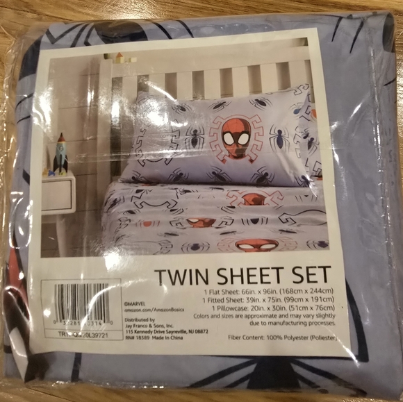 Marvel Twin Sheet Set - Light Blue and Red - Picture 6 of 6